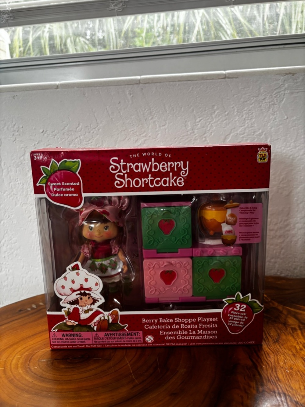 The World of Strawberry Shortcake Berry Bake Shoppe Playset